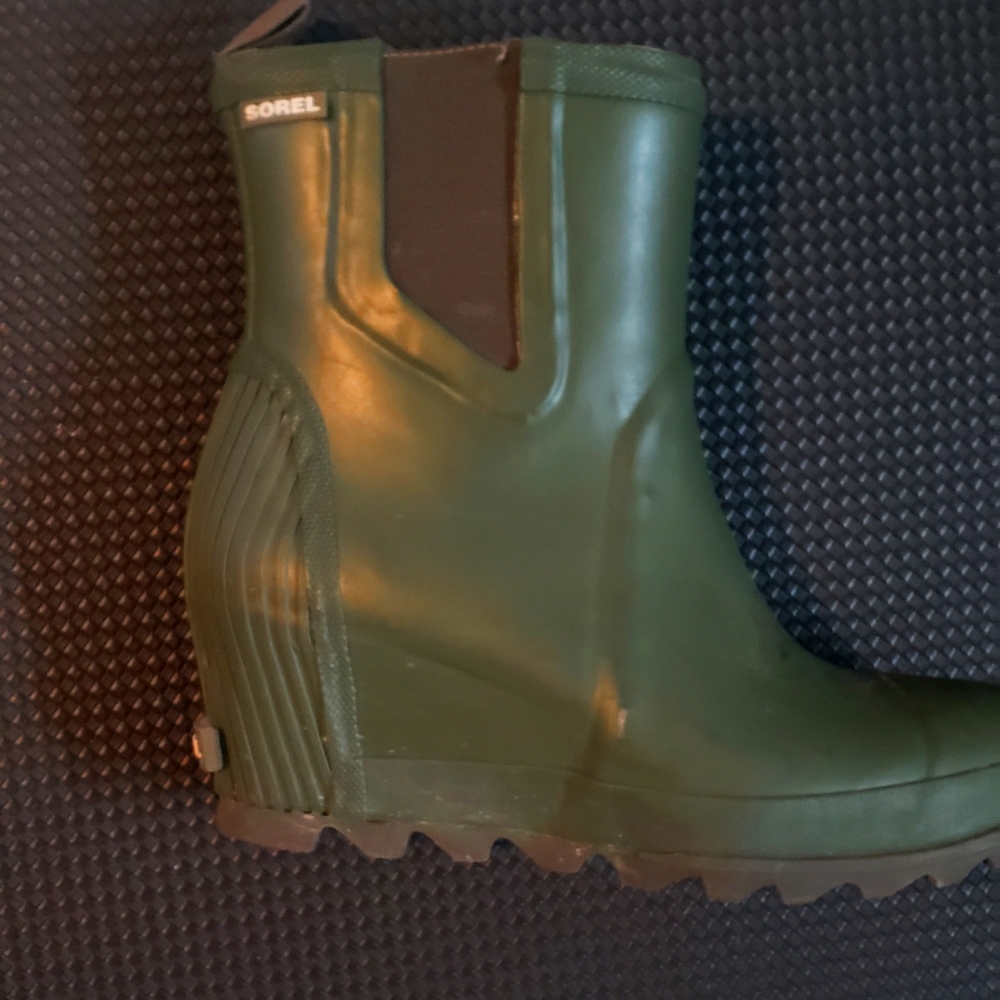 Sorel wedge Chelsea ankle rain boots